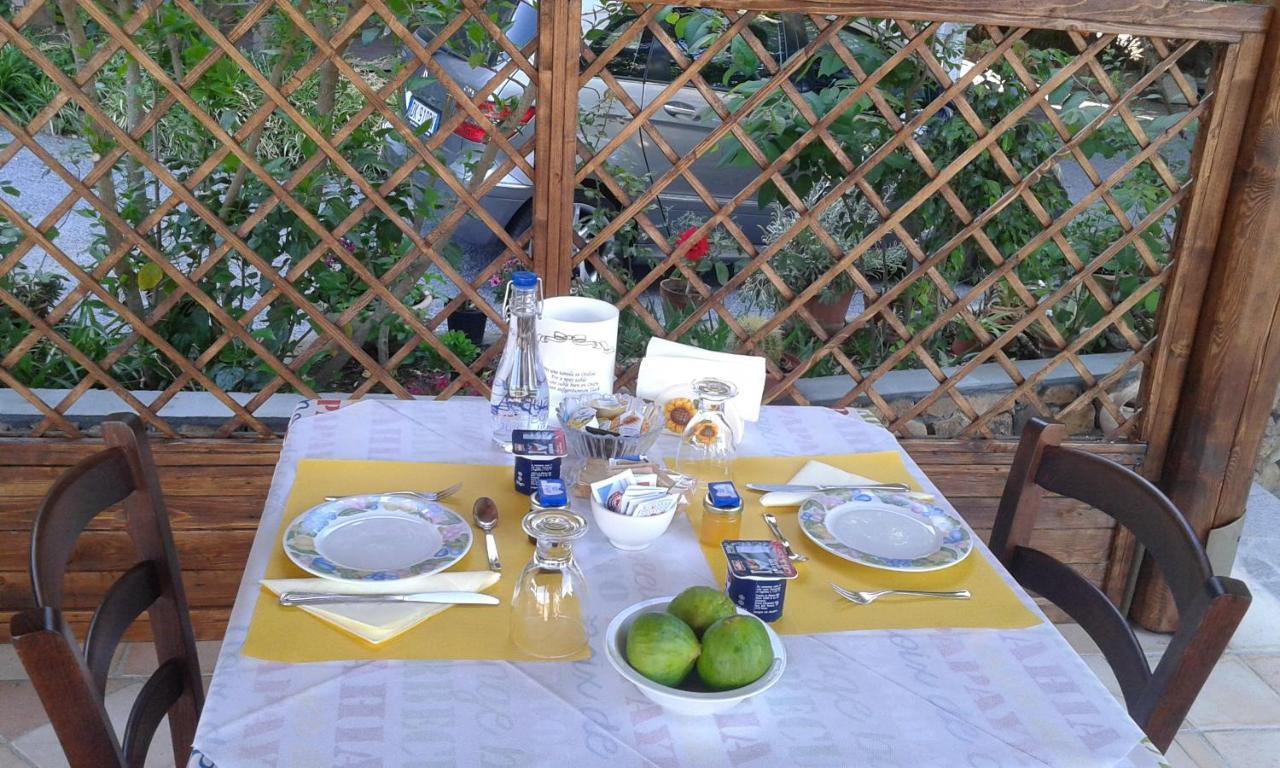B&B Il Girasole SantʼAnna Arresi 外观 照片
