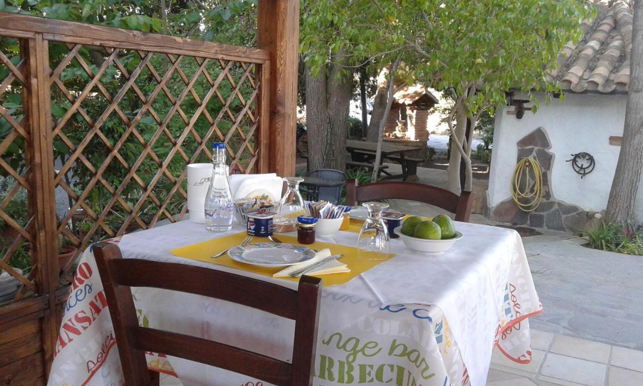 B&B Il Girasole SantʼAnna Arresi 外观 照片