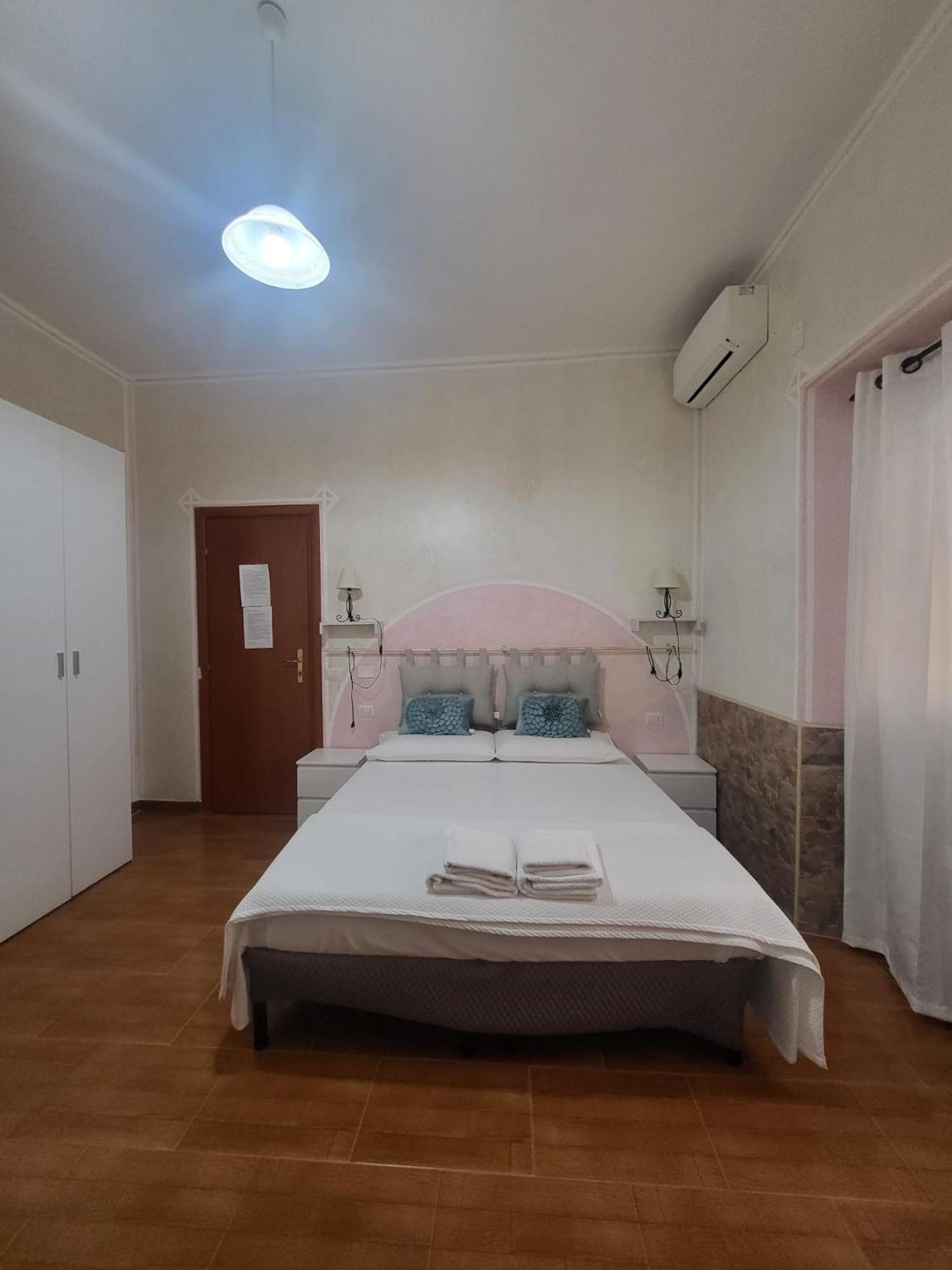 B&B Il Girasole SantʼAnna Arresi 外观 照片